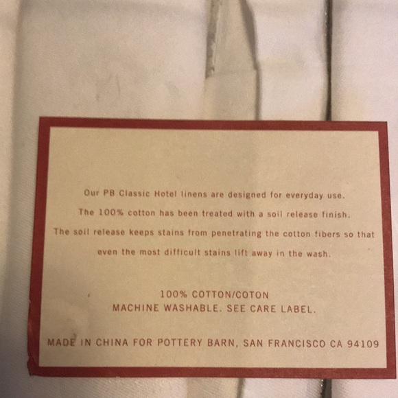 New Two sets of six POTTERY BARN silver trim napkins.
100% Cotton - Picture 4 of 6